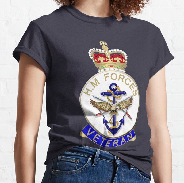 HM KRÄFTE VETERAN ABZEICHEN. BRITISCHER VETERAN. Auf Marineblau. Classic T-Shirt