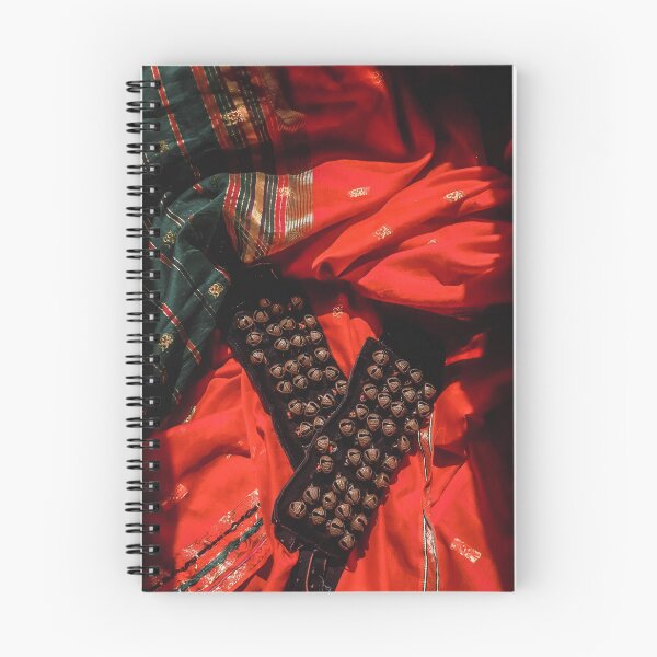 Artikelvorschau, Fußkette und Saree entworfen und verkauft von Abhitha Mohan.