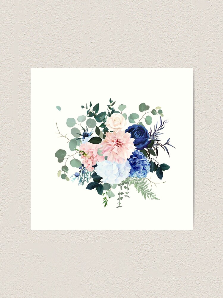 Impression artistique « Rose bleue classique, hortensia rose, renoncule,  dahlia, fleurs de chardon, verdure émeraude », par lavendertime | Redbubble