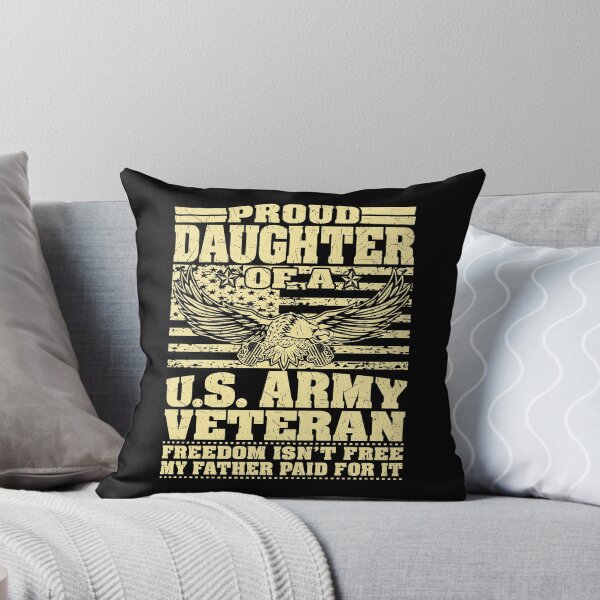 Artikelvorschau, Proud Daughter Of An Army Veteran Freedom Isn't Free Gift entworfen und verkauft von DesignCube.