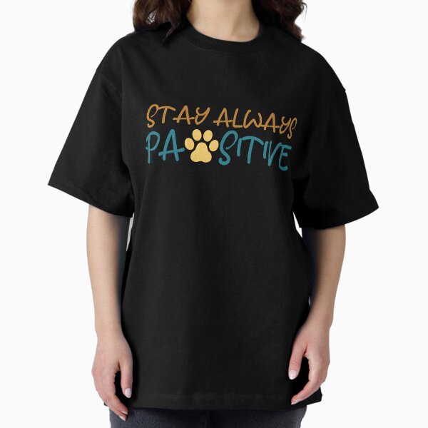 Vista previa del artículo con la obra «Paw Dog Stay Positive Pun Regalos para amantes de los perros Clásico», diseñado y vendido por Marstore.