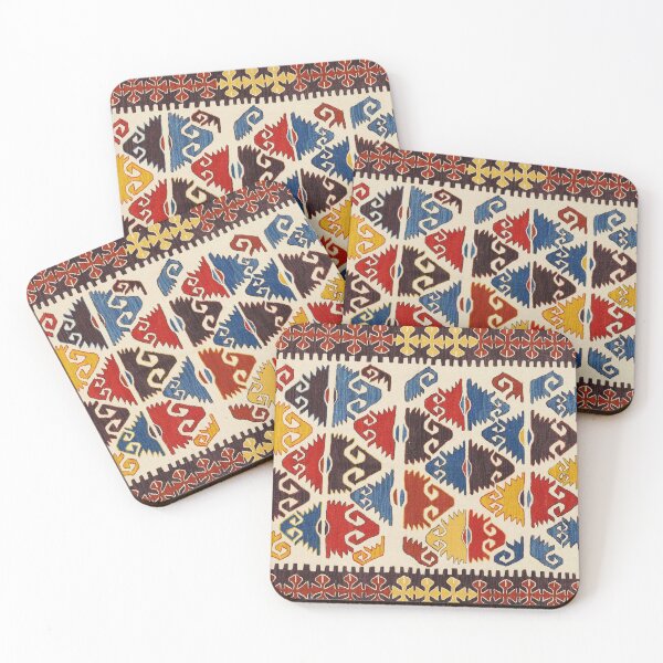 Aperçu de l'œuvre Kilim turc coloré, motifs géométriques rouges, jaunes et bleus sur fond blanc et marron créée et vendue par BulganLumini.