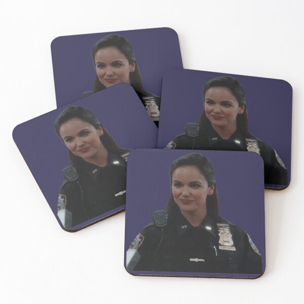 Artikelvorschau, Amy Santiago lächelt in Uniform entworfen und verkauft von calamity02.