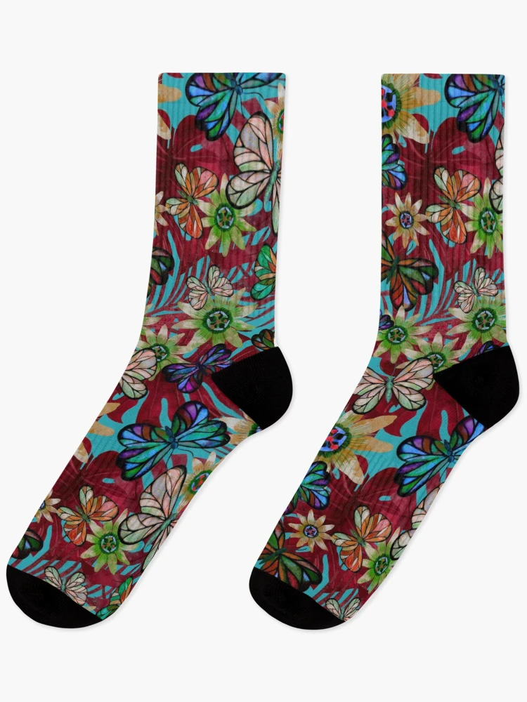 Aperçu 1 sur 5. Chaussettes avec l'œuvre Jungle Fever Rouge créée et vendue par pixiepatterns.