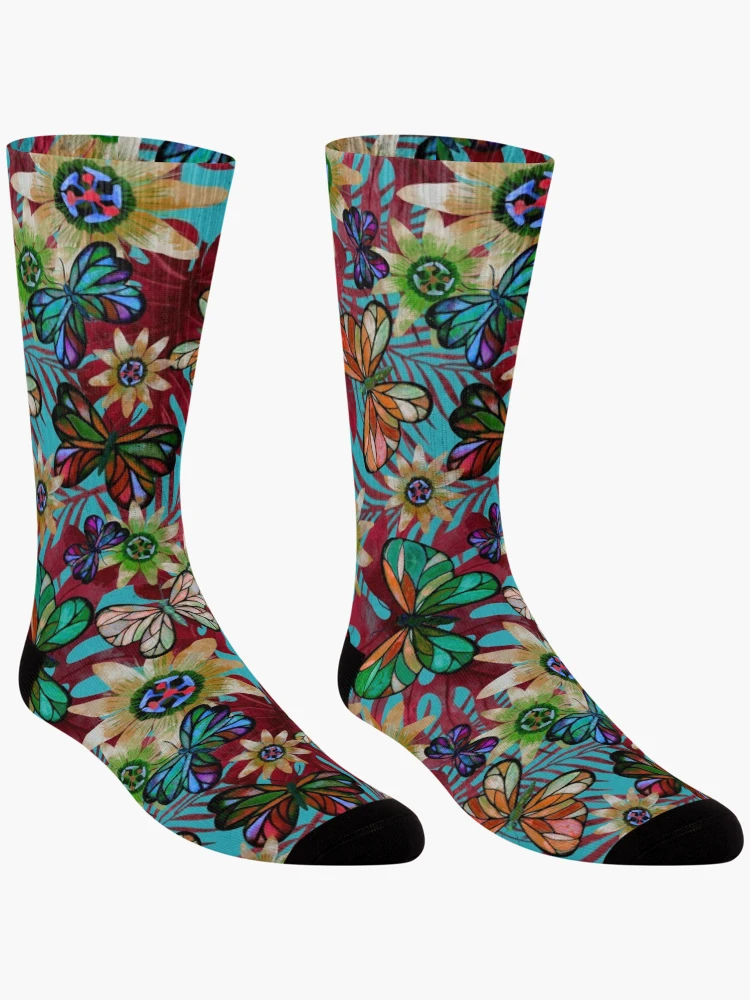 Aperçu 3 sur 5. Chaussettes avec l'œuvre Jungle Fever Rouge créée et vendue par pixiepatterns.