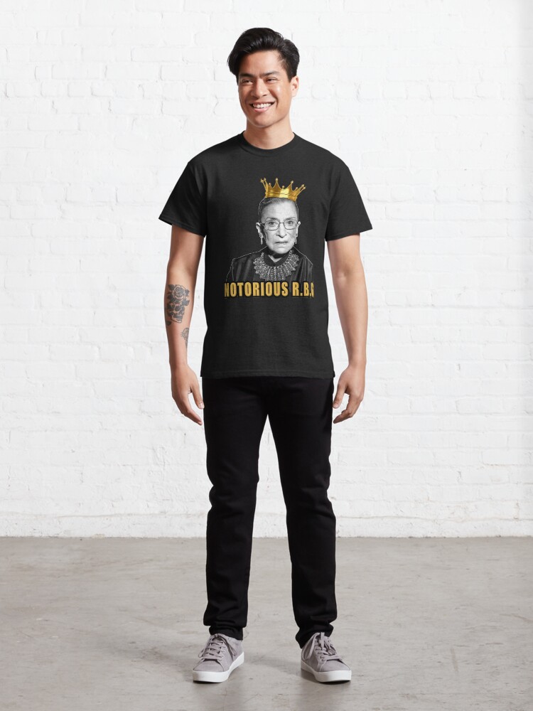 Vista alternativa de Camiseta clásica La notoria Ruth Bader Ginsburg (RBG)
