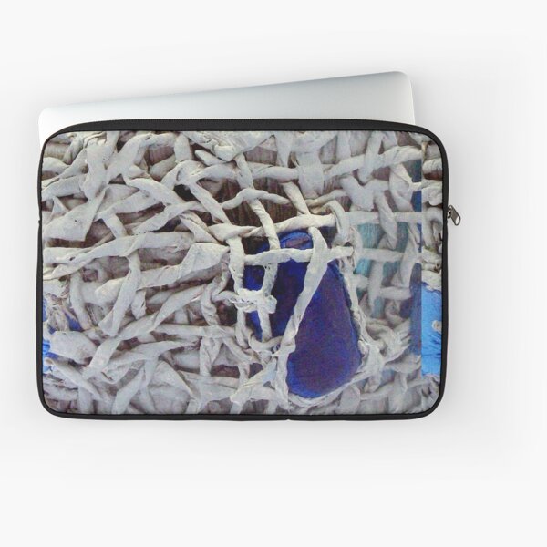 BLUE ESSENCE - the color inside - Laptop Sleeve