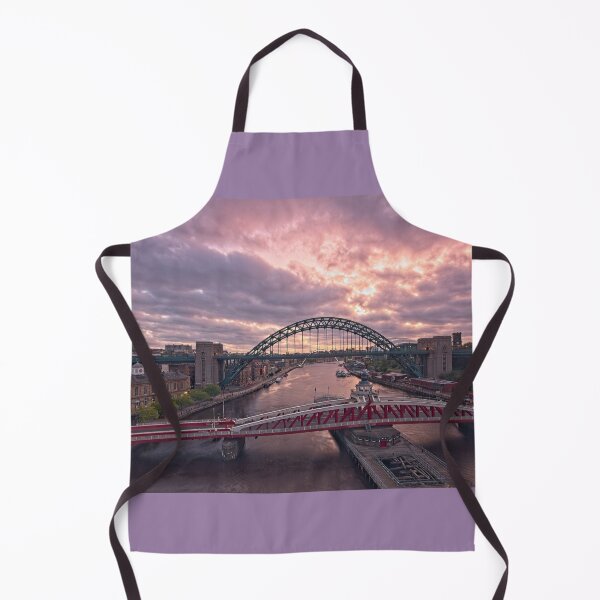 Item preview, Puentes Tyne y Newcastle al amanecer designed and sold by Rob Cole Photography.