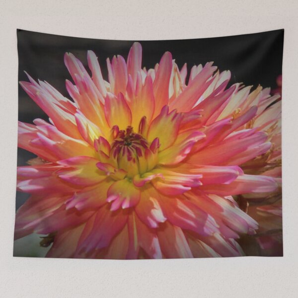 Artikelvorschau, Orange und rosa Blume entworfen und verkauft von LisaMPierce1990.