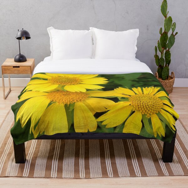 Artikelvorschau, Gelbe Blumen mit grünen Blättern entworfen und verkauft von Aysel's Designs.