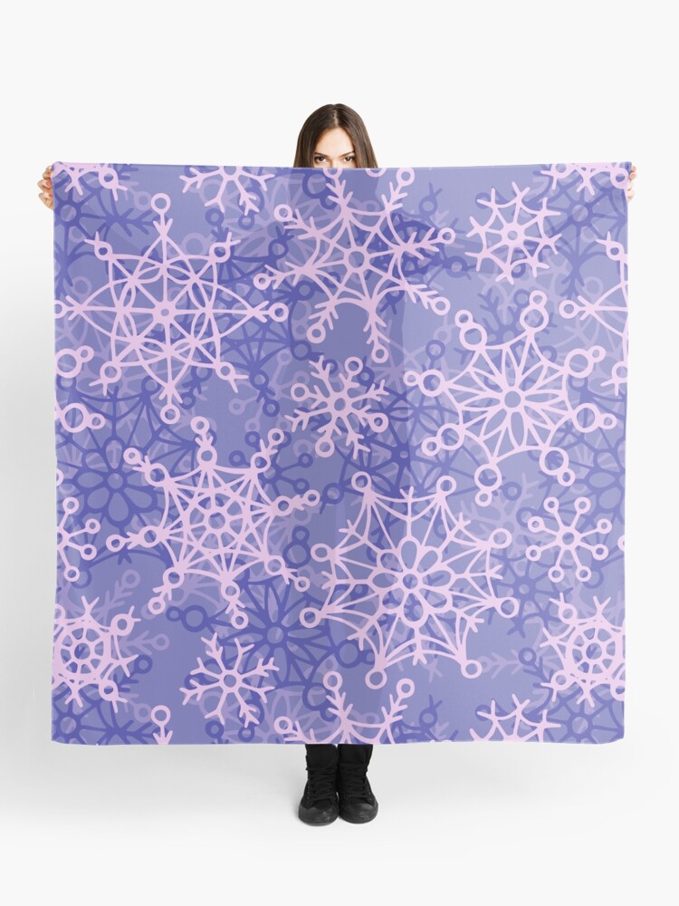 Aperçu 1 sur 3. Foulard avec l'œuvre Snowflakes pattern créée et vendue par olgart.