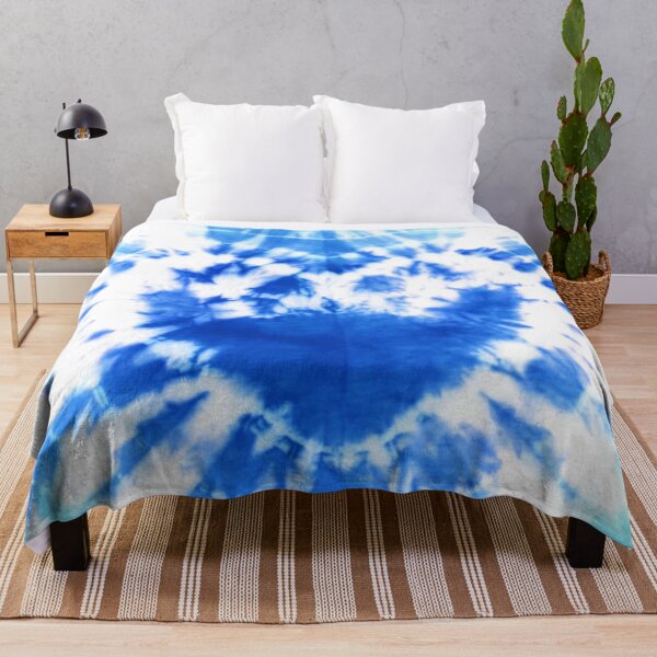 Aperçu de l'œuvre Tie-Dye Blue Heart créée et vendue par Carolina Diaz.