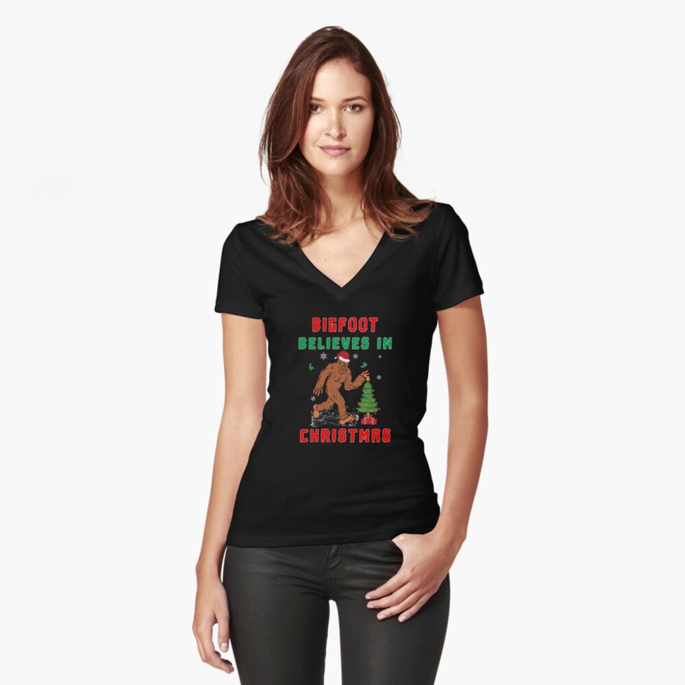 Bigfoot Believes in Christmas funny Squatchy Beast. Fitted V-Neck T-Shirt