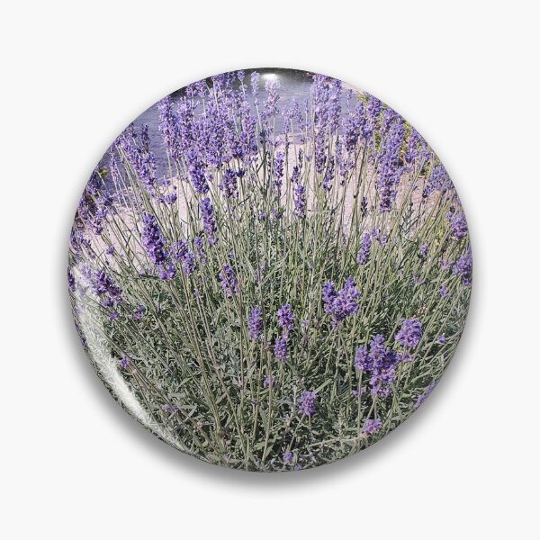 Aperçu de l'œuvre Brise d'été fleurs violettes créée et vendue par OneCherubim.