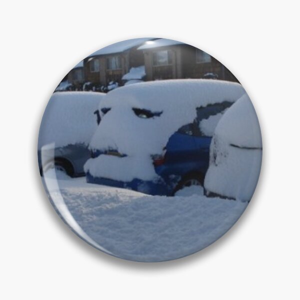 Artikelvorschau, AUTO MIT SCHNEE WÄHREND DER WINTERSAISON ALL WHITE entworfen und verkauft von findsbyjune374.