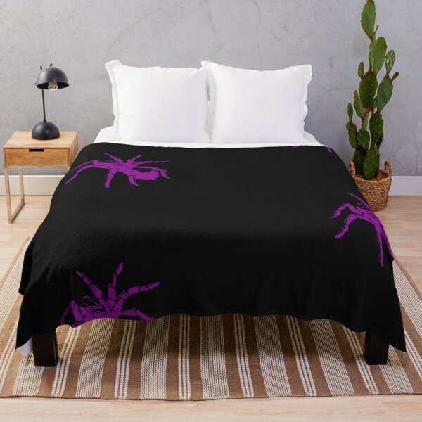 Artikelvorschau, Rosa Tarantula Spider Halloween Shirt entworfen und verkauft von Pop-O-Matic.