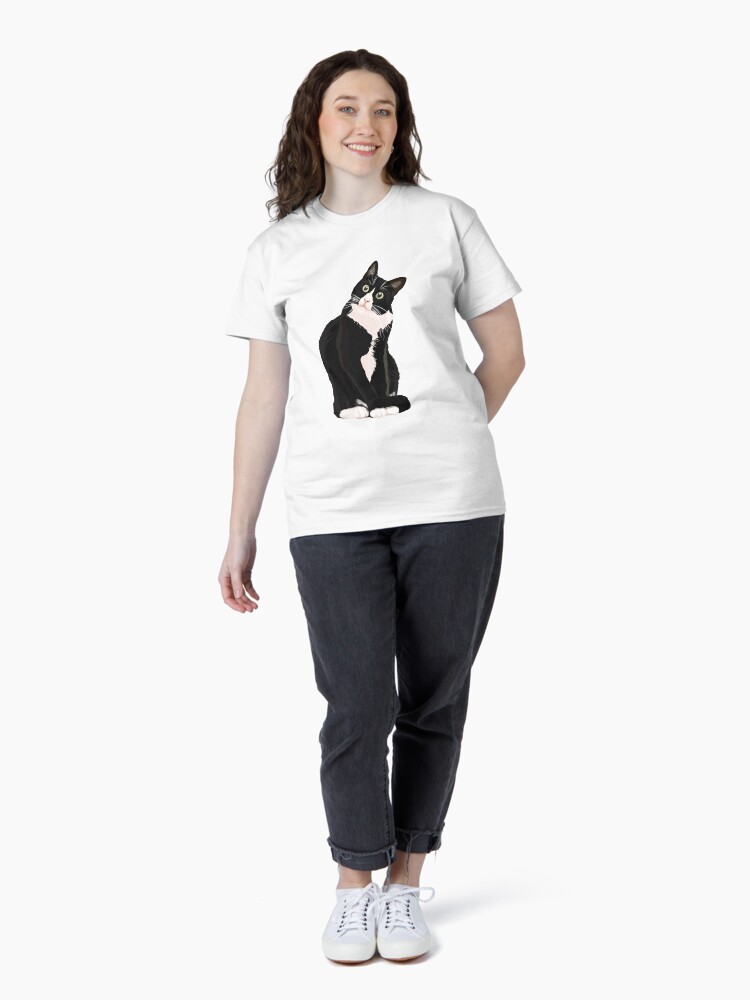 Imagen 4 de 7, Camiseta clásica con la obra Gato negro, diseñada y vendida por Smart-Bee.