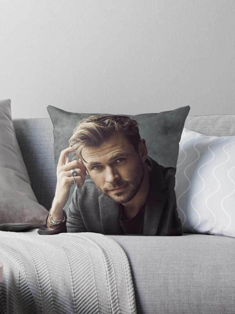 Chris hemsworth pillow outlet case