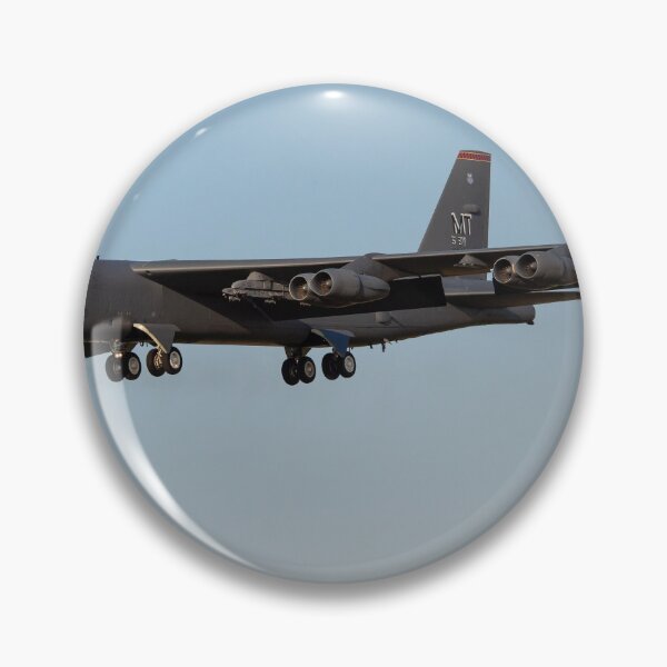 Artikelvorschau, B52 bei Annäherung entworfen und verkauft von Airpower Aviation Photography.