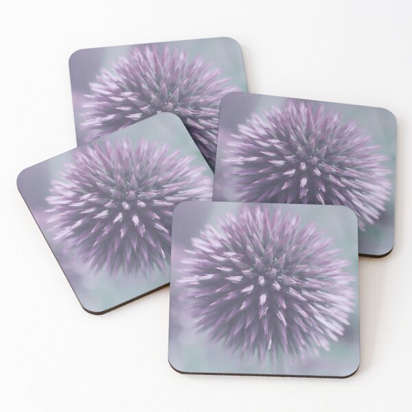 Artikelvorschau, Kugel Blume Zierlauch Blüten Farbtrend2021 Floral Allium Muster Trendfarbe Lila entworfen und verkauft von Forestia.