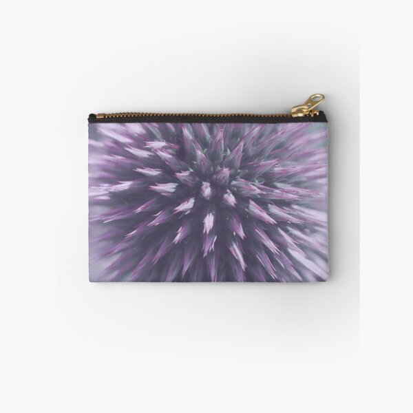 Artikelvorschau, Kugel Blume Zierlauch Blüten Farbtrend2021 Floral Allium Muster Trendfarbe Lila entworfen und verkauft von Forestia.