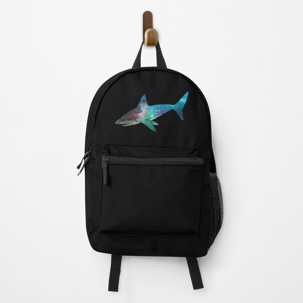 Sac à dos for Sale avec l'œuvre « Grand requin blanc astral » de l