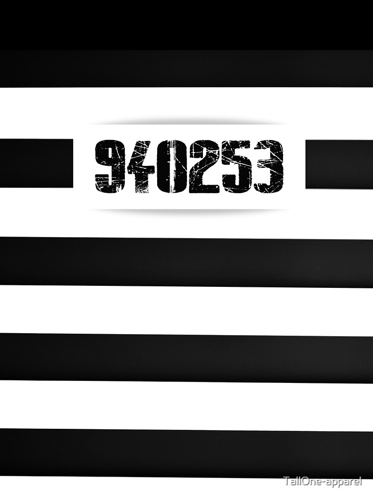 prison-inmate-black-and-white-stripes-halloween-costume-t-shirt-for