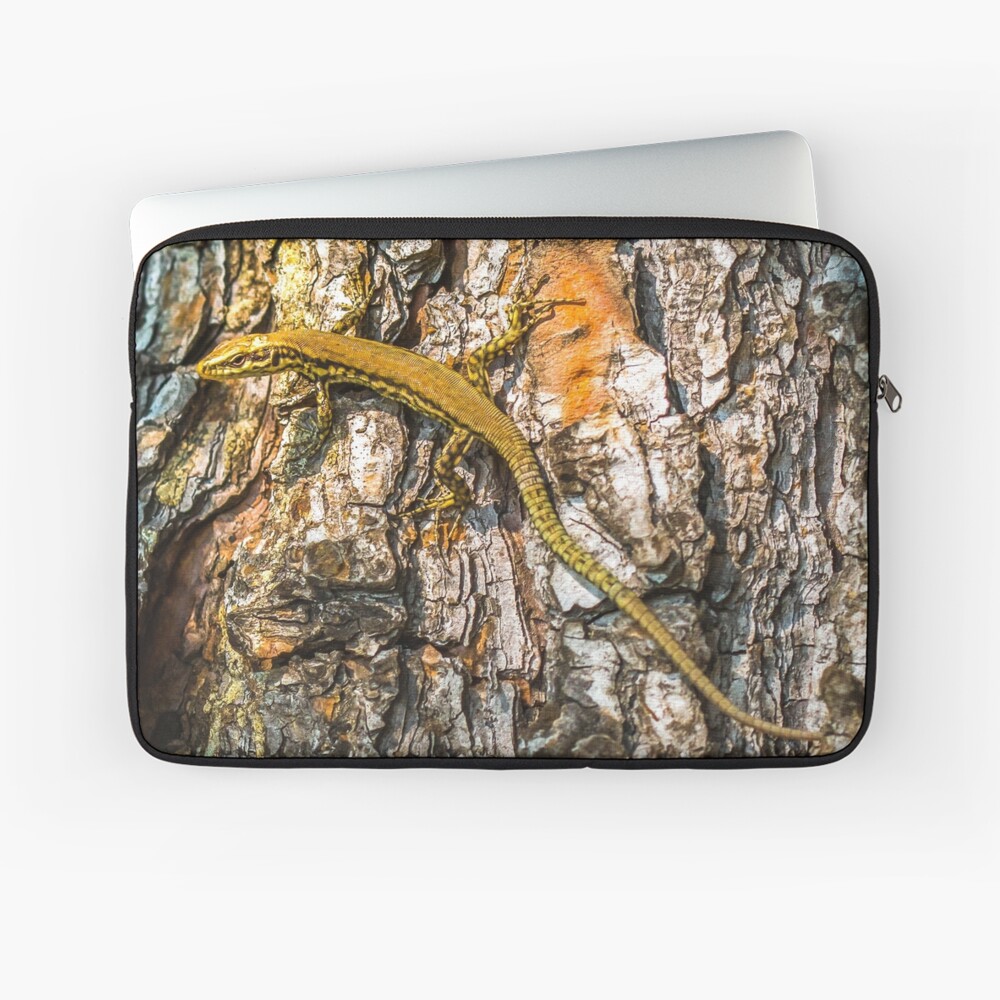 Elegant lizard crawling a tree Laptop Sleeve