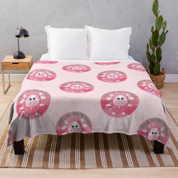 Artikelvorschau, Süße rosa Früchte sind Mootritious Strawberry Cow Cartoon entworfen und verkauft von twicetrader.