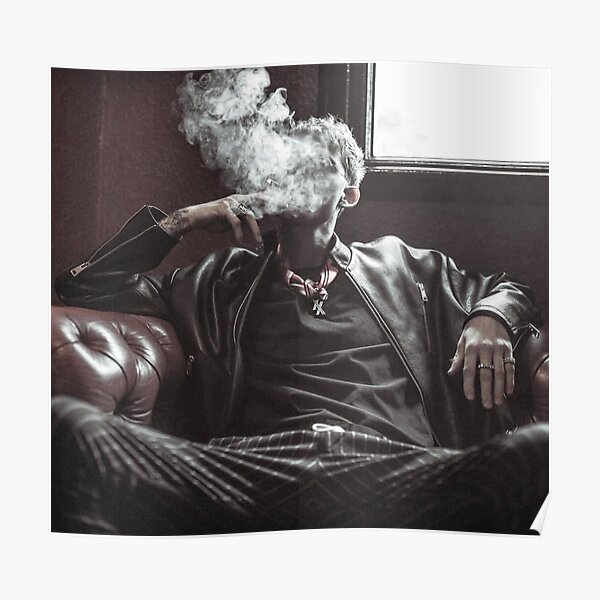 kellys smoke pose Poster