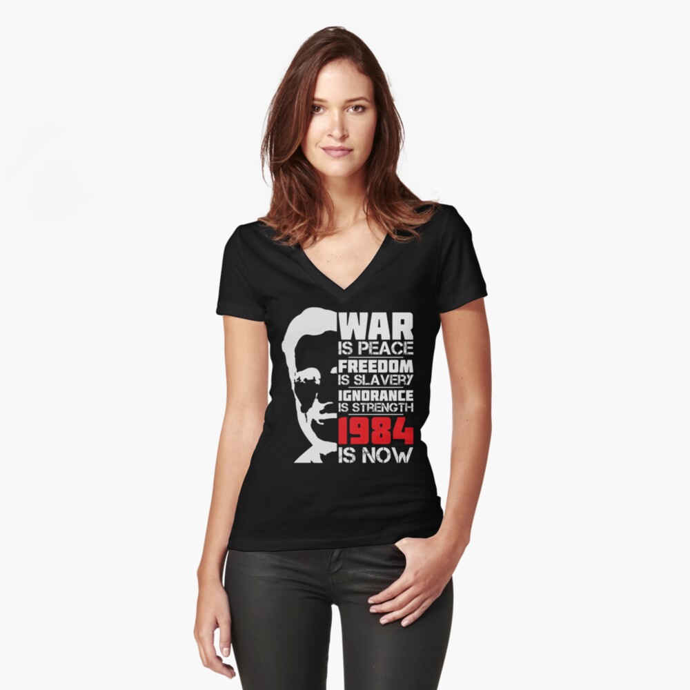 Vista previa del artículo con la obra «Camiseta entallada de cuello en V», diseñado y vendido por CatsCrew.