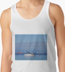 Schiffe, die am Tag passieren Tank Top