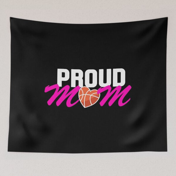 Aperçu de l'œuvre Proud Basketball Mom - Édition Coeur - Chemise sombre créée et vendue par Rooks-Artworks.