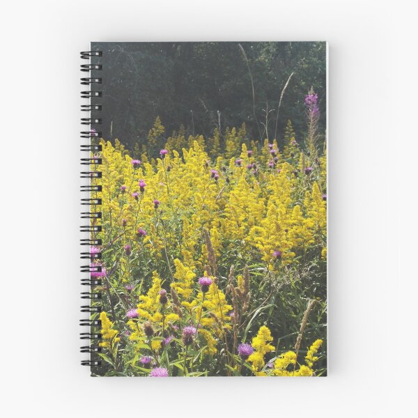 Artikelvorschau, Ein Spaziergang zwischen den Blumen entworfen und verkauft von DaftPup.