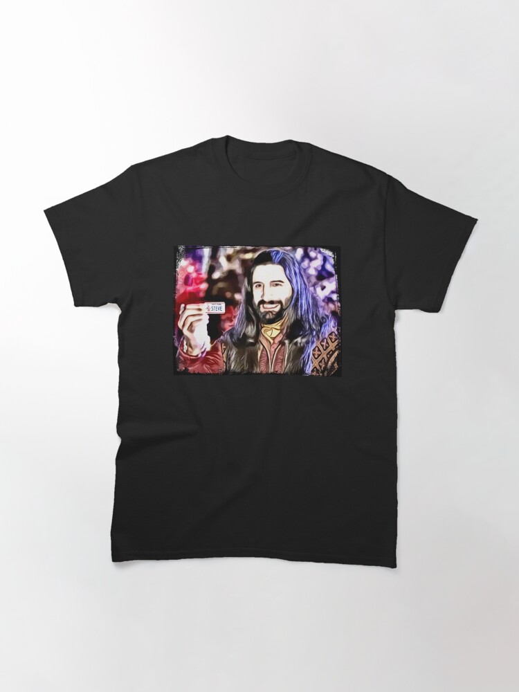 Aperçu 3 sur 7. T-shirt classique avec l'œuvre Nandor ramène Steve à la maison créée et vendue par teeandsympathy.