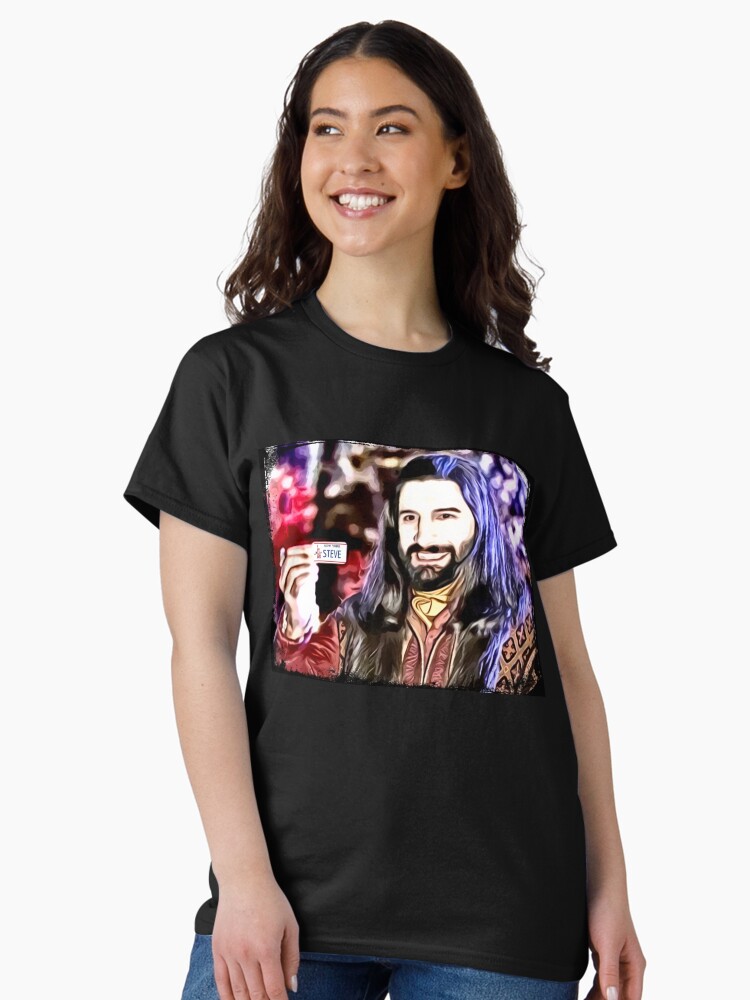 Aperçu 2 sur 7. T-shirt classique avec l'œuvre Nandor ramène Steve à la maison créée et vendue par teeandsympathy.