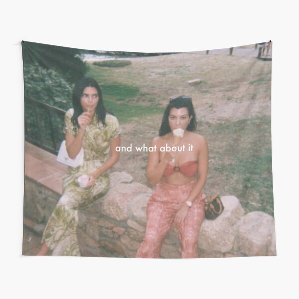 Aperçu de l'œuvre tapisserie de kourtney et kendall créée et vendue par l17m04.
