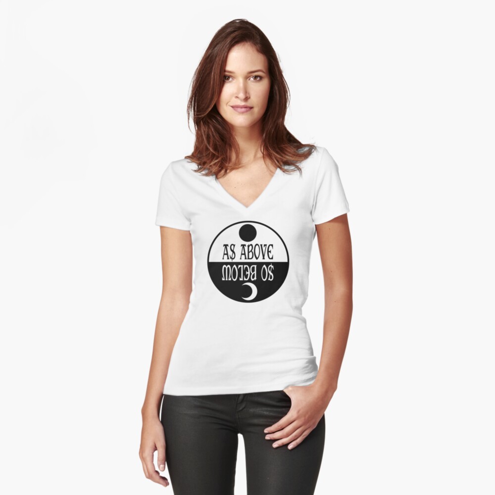 Vista previa del artículo con la obra «Camiseta entallada de cuello en V», diseñado y vendido por theletteredbee.