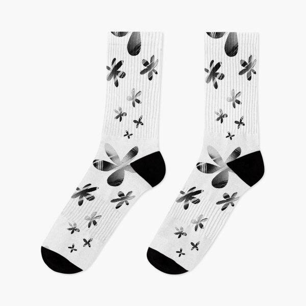 Item preview, Flores de invierno en blanco y negro designed and sold by Maeka Design.