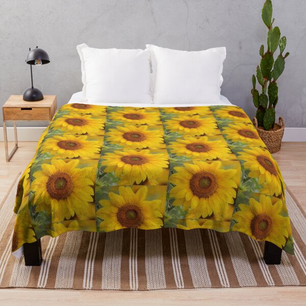 Item preview, une fleur jaune a offerte comme cadeau. designed and sold by Vanchys.