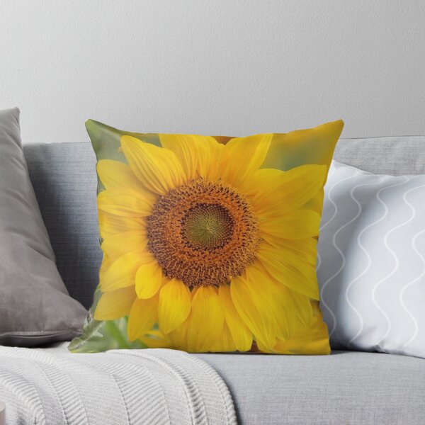 Item preview, une fleur jaune a offerte comme cadeau. designed and sold by Vanchys.