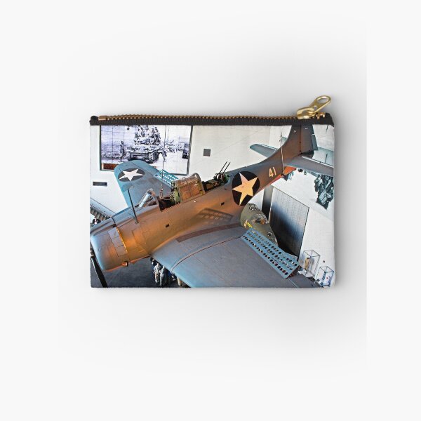 Artikelvorschau, SBD Dauntless im Museum entworfen und verkauft von Martha Sherman.
