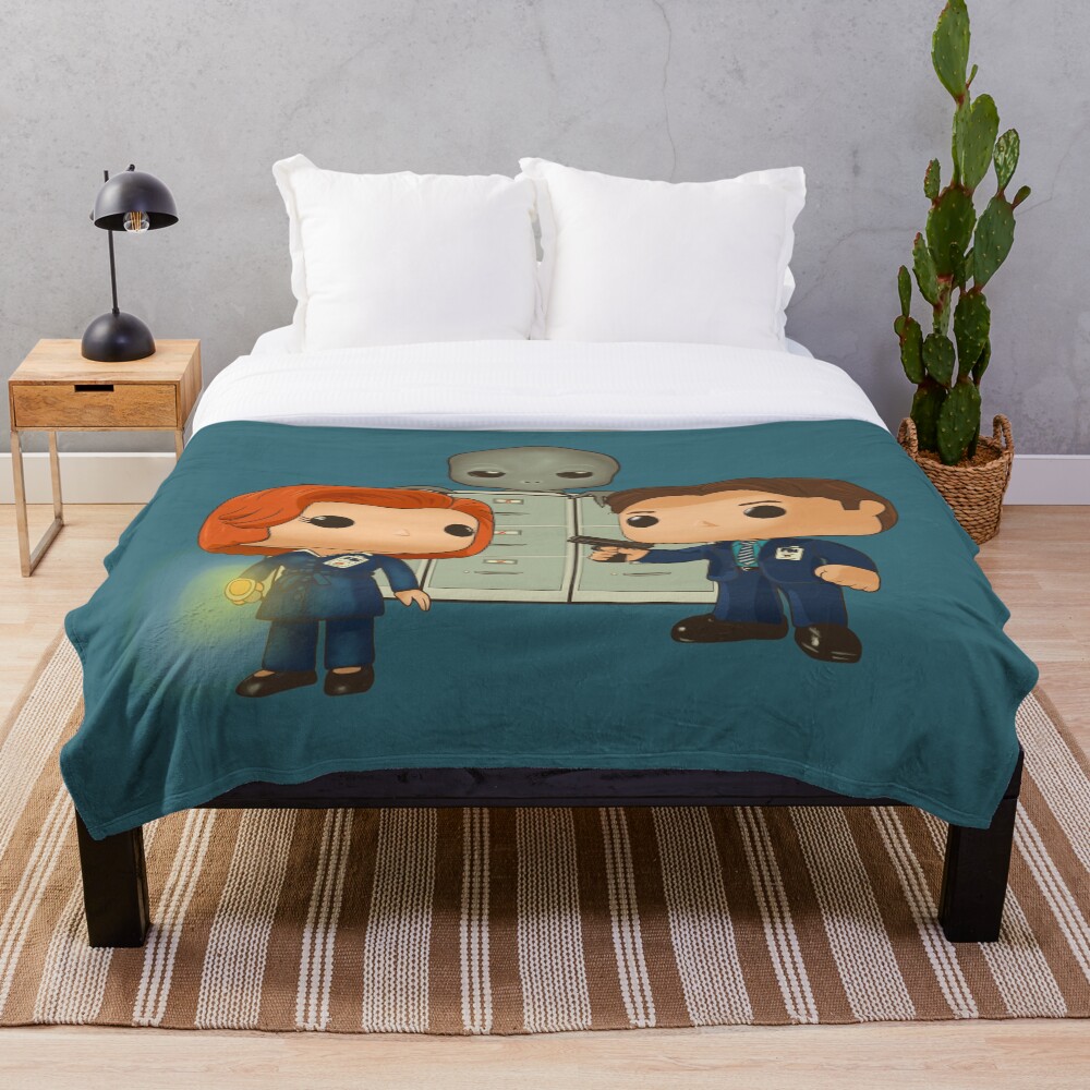 Funko pop doll of Fox Mulder and Dana Scully Throw Blanket