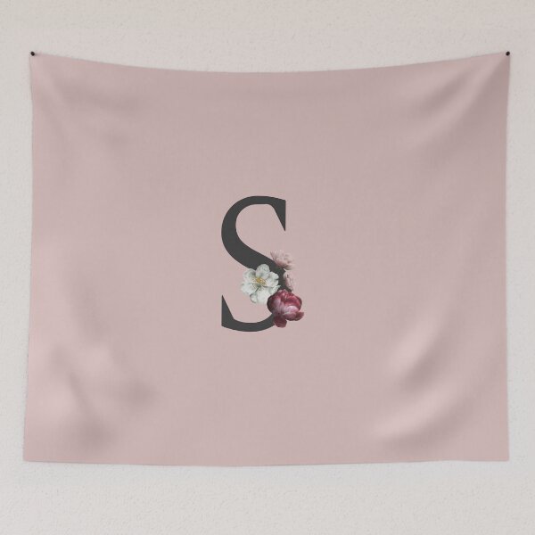 Artikelvorschau, Schwarz auf rosa Monogrammbuchstabe S | Blumenalphabet entworfen und verkauft von SerendipityNow.