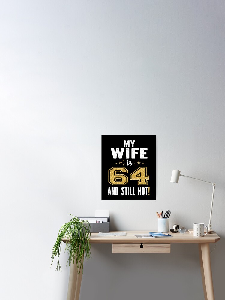 Poster Ma Femme A 64 Ans Et 64e Cadeau D Anniversaire Encore Chaud Pour Son Impression Par Grabitees Redbubble