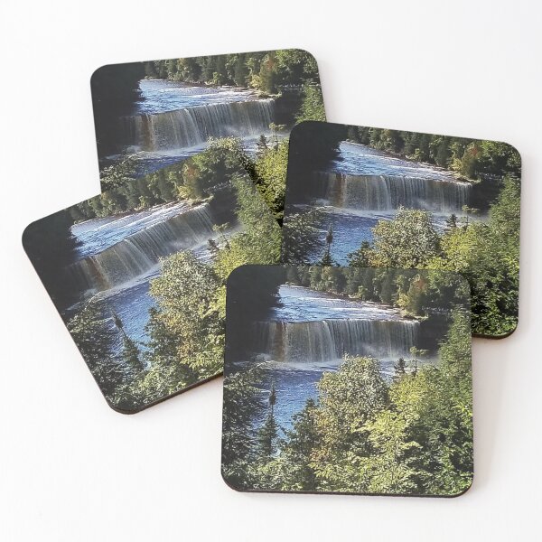 Aperçu de l'œuvre Cascade tranquille créée et vendue par TorieWear.