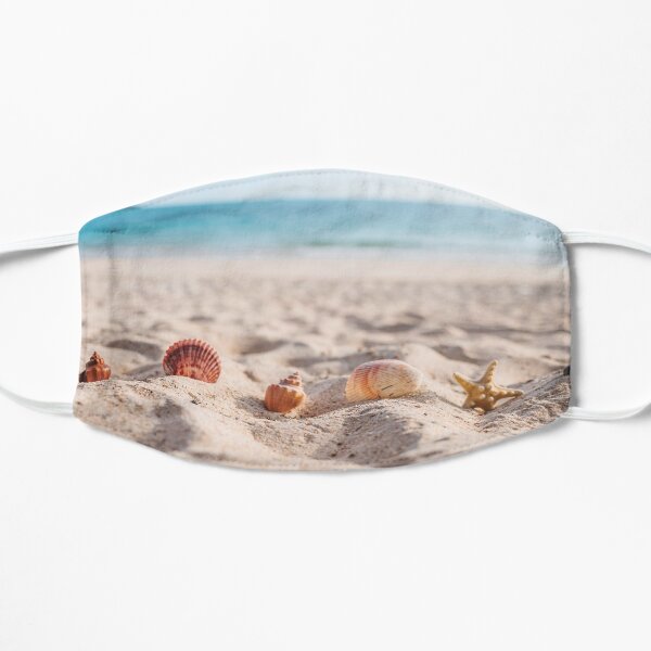 Étoile de mer avec des coquillages dans le sable Masque sans plis