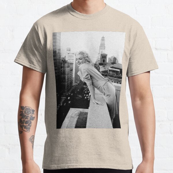 MARILYN MONROE | "Marilyn Takes Manhattan" Series Classic T-Shirt