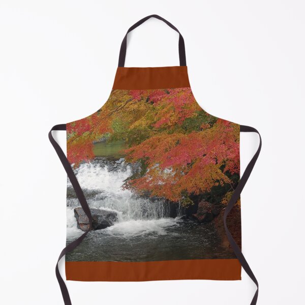 Artikelvorschau, Herbstlaub über dem Fluss in Kurokawa Japan entworfen und verkauft von cuisinecat2.