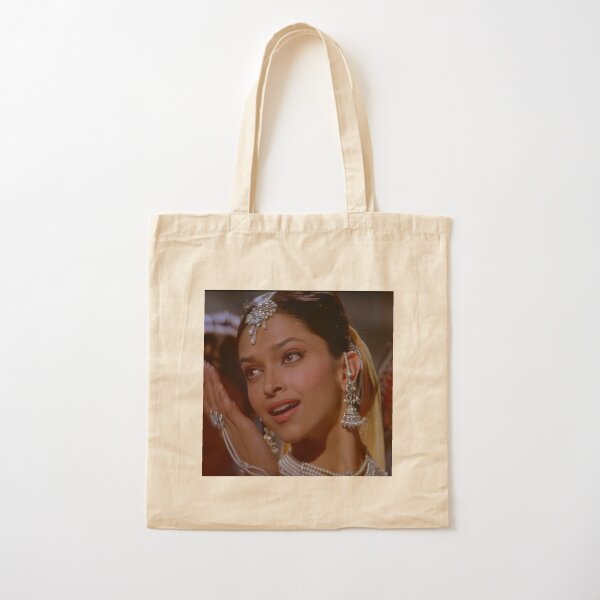 Deepika Padukone, Kiara Advani's Tote Bags That We're Personally Eyeing!